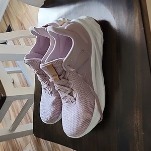 Womens New Balance freshfoam Roav Size 11 tennis shoes